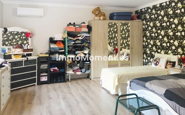 Reventa - Villa independiente - Estepona  - Estepona Centro