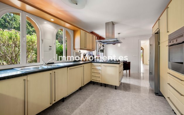 Resale - Detached villa - Marbella - Elviria