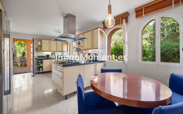 Resale - Detached villa - Marbella - Elviria