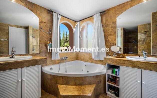 Resale - Detached villa - Marbella - Elviria
