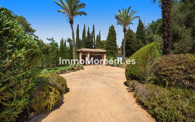 Resale - Detached villa - Marbella - Elviria