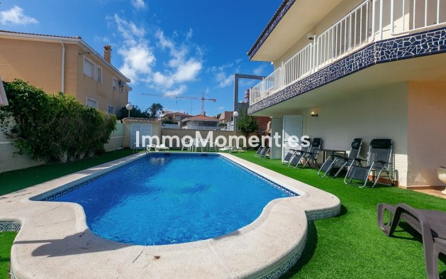 Reventa - Villa independiente - Orihuela Costa