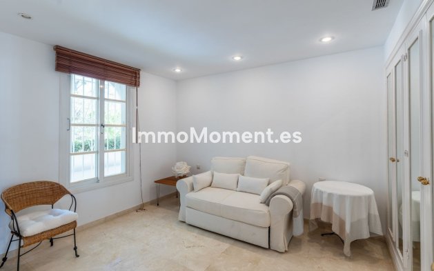Resale - Apartment - Estepona - Estepona Centro