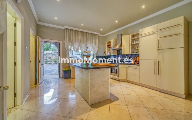 Resale - Detached villa - Marbella - Hacienda Las Chapas