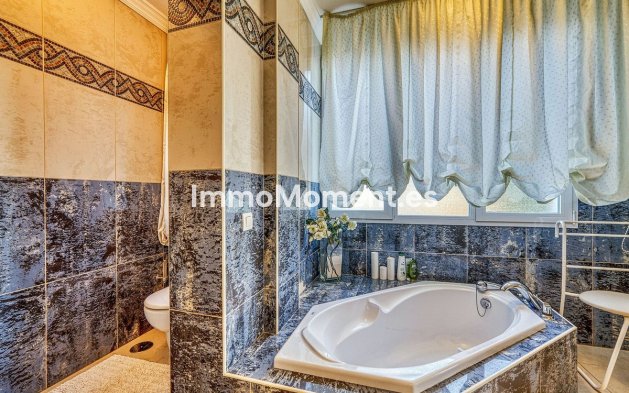 Resale - Detached villa - Marbella - Hacienda Las Chapas