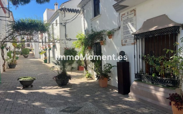 Resale - Detached villa - Estepona - Estepona Centro