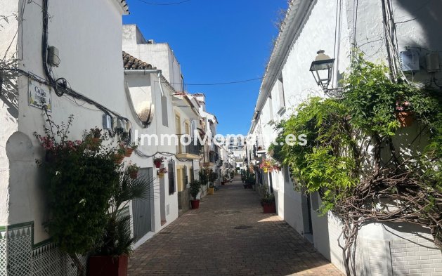 Resale - Detached villa - Estepona - Estepona Centro