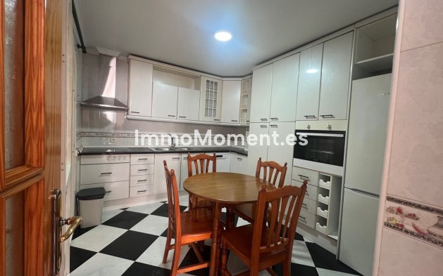 Resale - Detached villa - Estepona - Estepona Centro