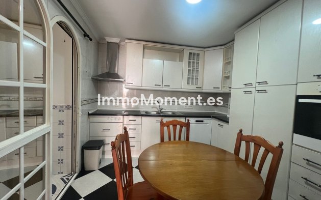 Resale - Detached villa - Estepona - Estepona Centro