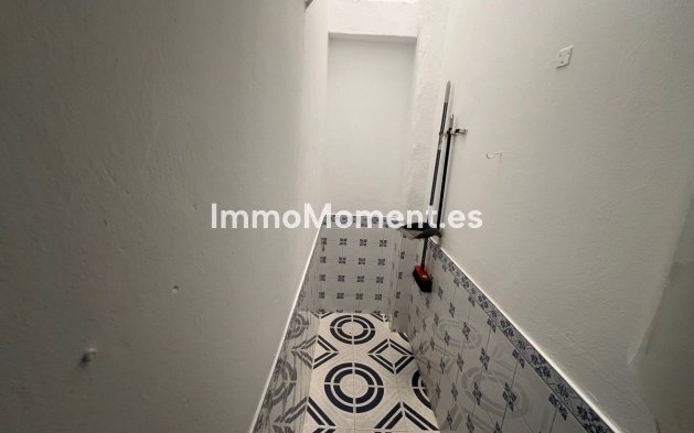 Resale - Detached villa - Estepona - Estepona Centro