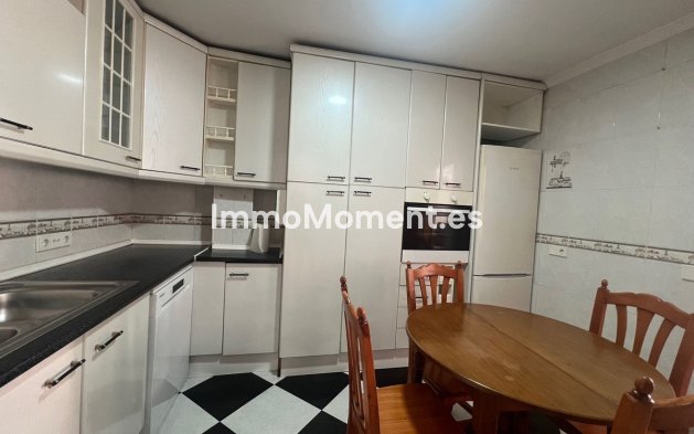 Resale - Detached villa - Estepona - Estepona Centro