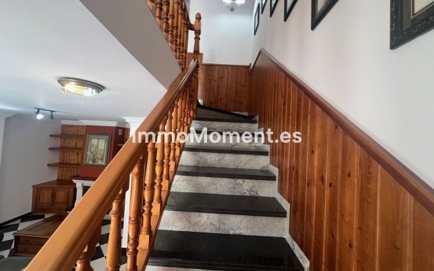 Resale - Detached villa - Estepona - Estepona Centro