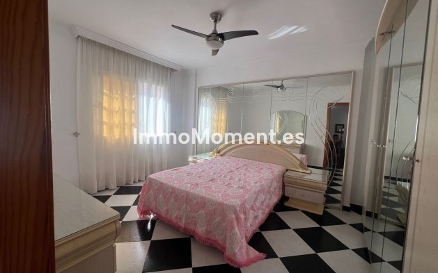 Resale - Detached villa - Estepona - Estepona Centro