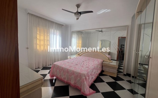 Resale - Detached villa - Estepona - Estepona Centro