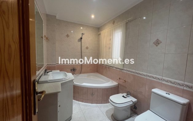 Resale - Detached villa - Estepona - Estepona Centro