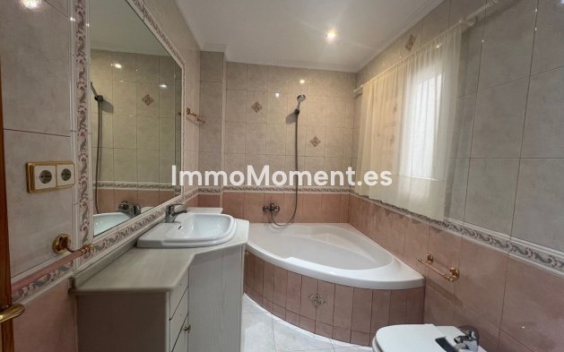 Resale - Detached villa - Estepona - Estepona Centro