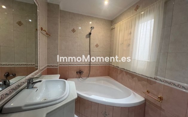 Resale - Detached villa - Estepona - Estepona Centro