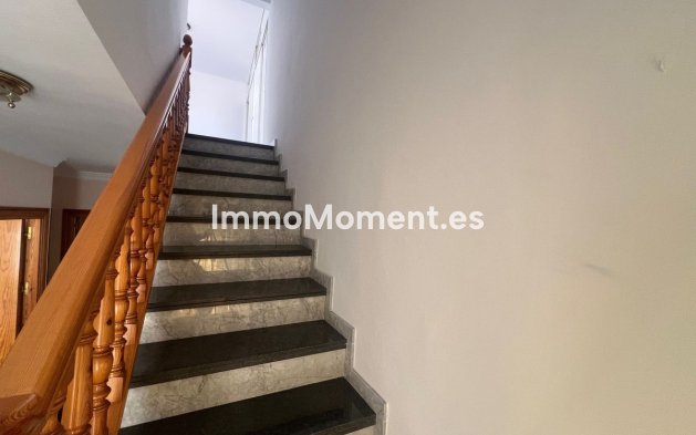 Resale - Detached villa - Estepona - Estepona Centro
