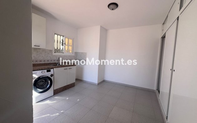 Resale - Detached villa - Estepona - Estepona Centro