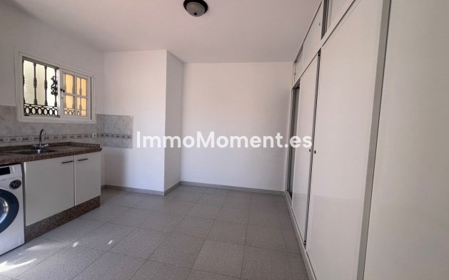 Resale - Detached villa - Estepona - Estepona Centro