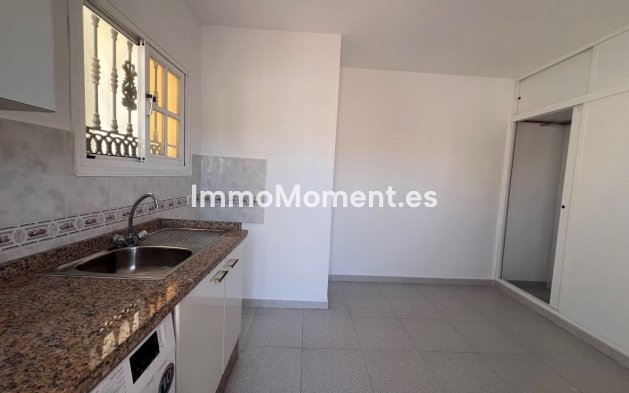 Resale - Detached villa - Estepona - Estepona Centro