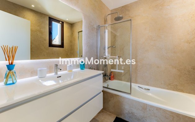 Wiederverkauf - Freistehende Villa - Estepona  - Valle Romano