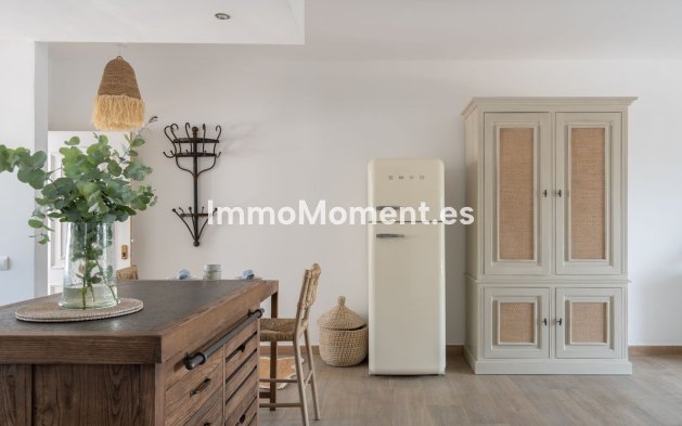 Resale - Apartment - Marbella - Nueva Andalucía
