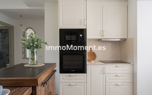 Resale - Apartment - Marbella - Nueva Andalucía