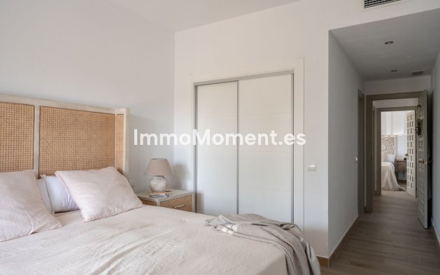 Resale - Apartment - Marbella - Nueva Andalucía