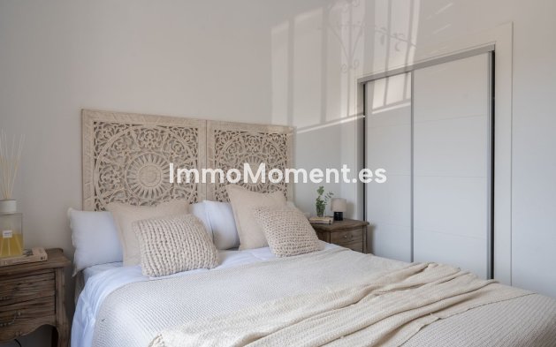 Resale - Apartment - Marbella - Nueva Andalucía