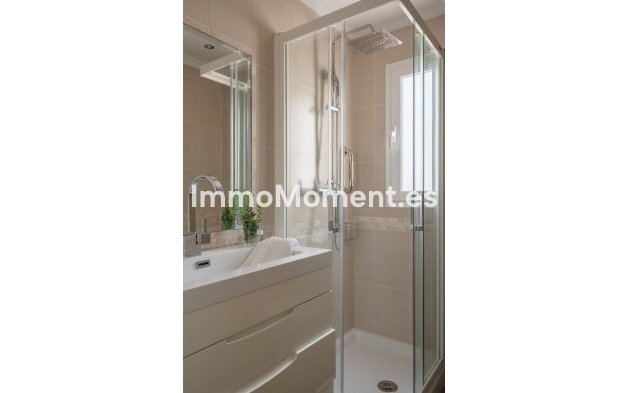 Resale - Apartment - Marbella - Nueva Andalucía