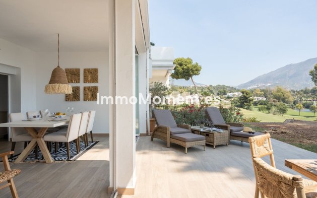 Resale - Apartment - Marbella - Nueva Andalucía