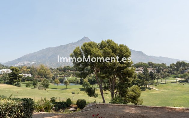 Resale - Apartment - Marbella - Nueva Andalucía