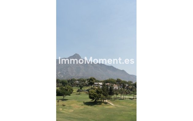 Resale - Apartment - Marbella - Nueva Andalucía