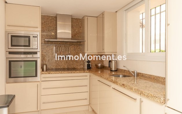 Resale - Apartment - Marbella - Elviria