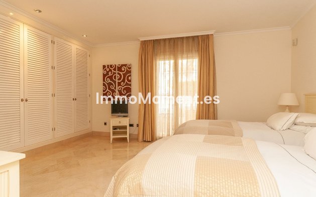 Resale - Apartment - Marbella - Elviria