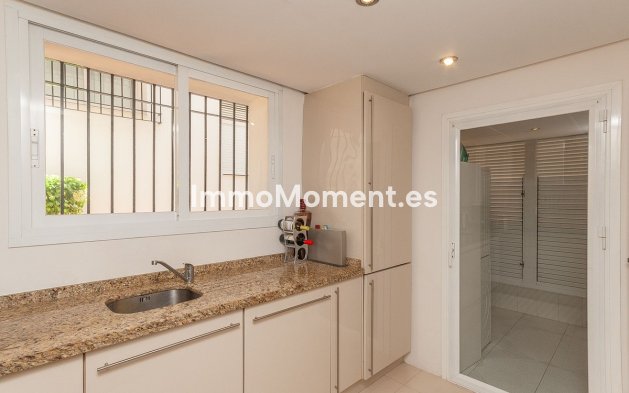 Resale - Apartment - Marbella - Elviria