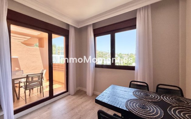 Resale - Apartment - Benahavís - Benahavís Centro