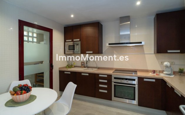 Resale - Detached villa - Marbella - Nueva Andalucía