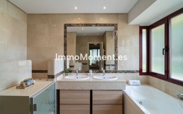 Resale - Detached villa - Marbella - Nueva Andalucía
