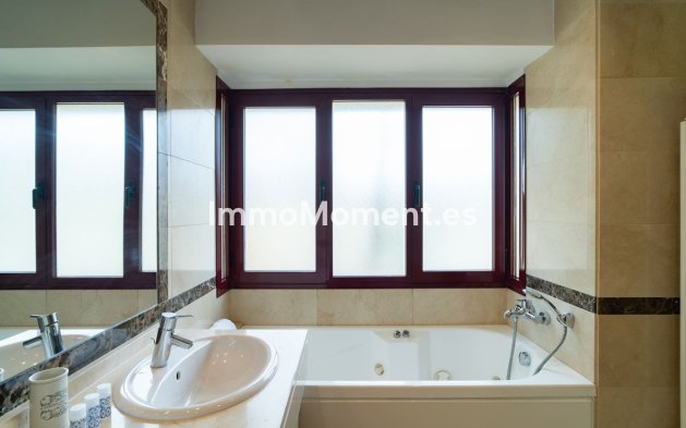Resale - Detached villa - Marbella - Nueva Andalucía