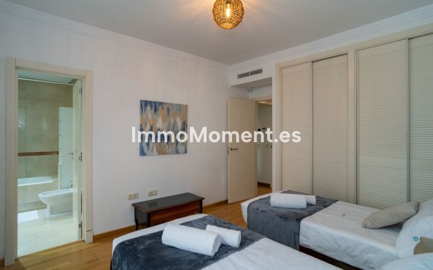 Resale - Detached villa - Marbella - Nueva Andalucía