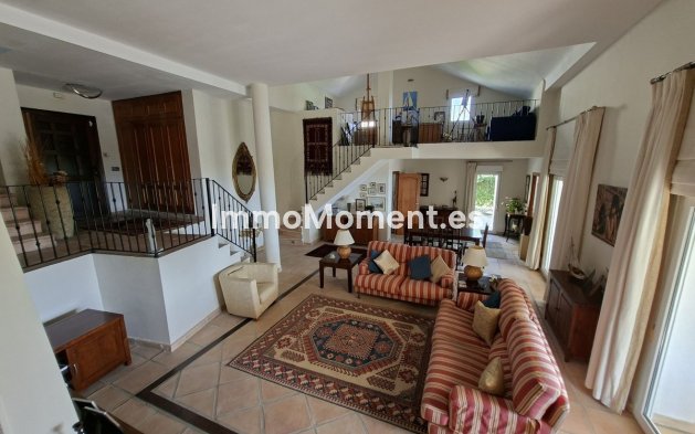 Resale - Detached villa - Manilva - La Duquesa