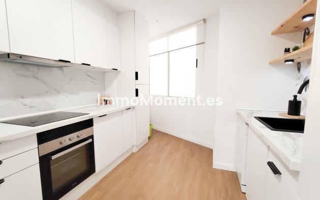 Resale - Apartment - Orihuela Costa - Cabo roig - La Zenia