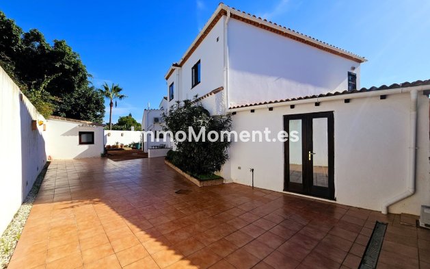 Reventa - Villa independiente - Estepona  - Estepona Centro