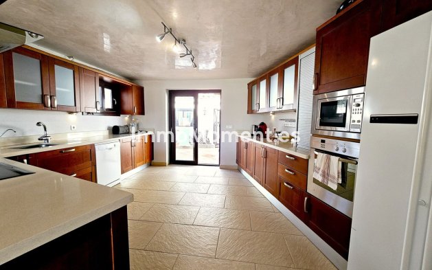 Reventa - Villa independiente - Estepona  - Estepona Centro
