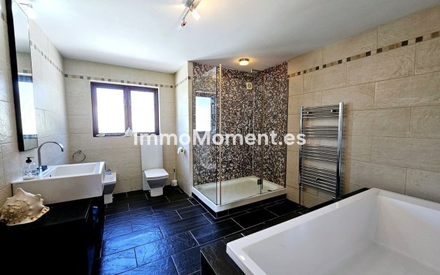 Reventa - Villa independiente - Estepona  - Estepona Centro