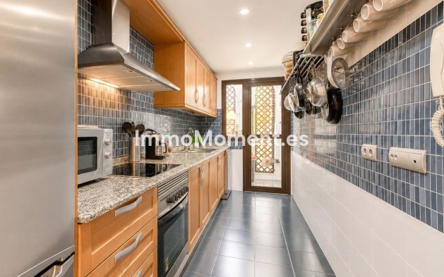 Resale - Apartment - Estepona - Estepona Centro