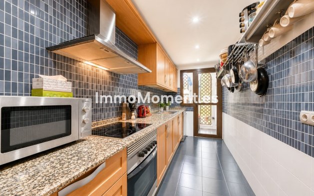 Resale - Apartment - Estepona - Estepona Centro