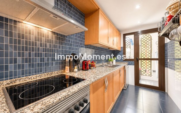 Resale - Apartment - Estepona - Estepona Centro
